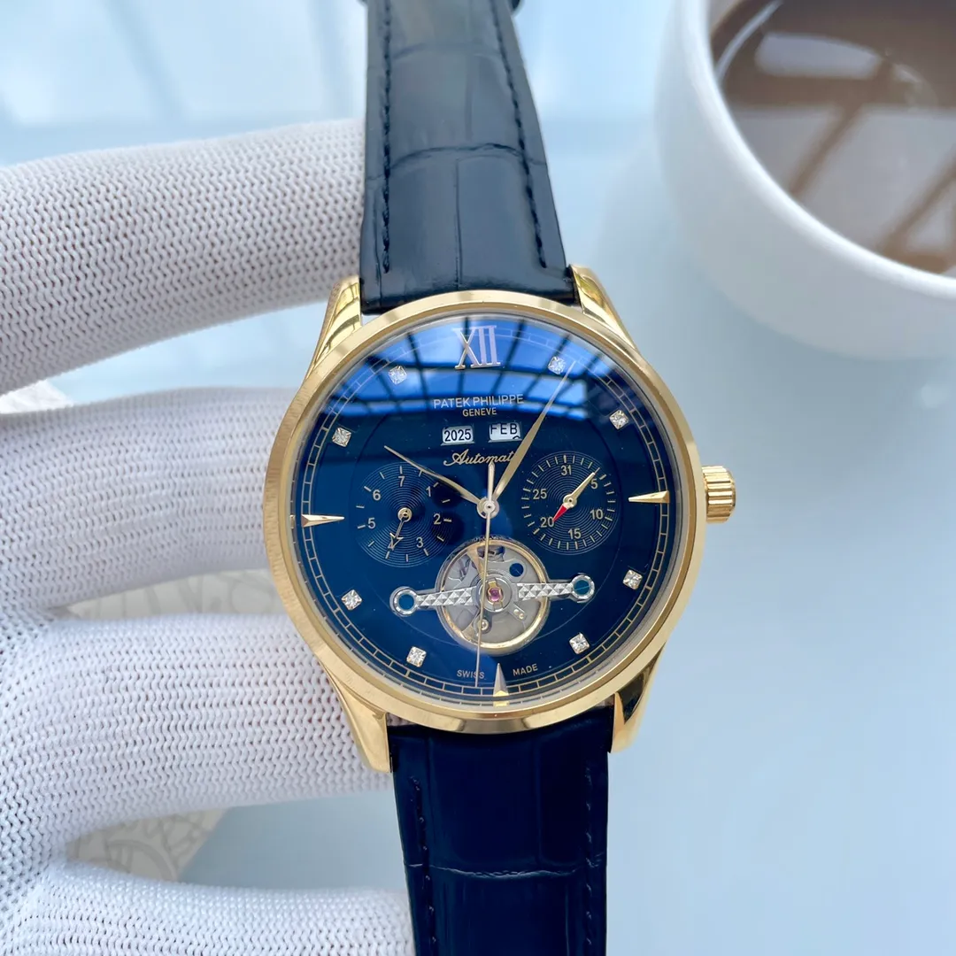 【Foreign Trade Import】💰1520! Patek Philippe (extremely noble and wise work) 🔥Type: Exquisite men's watch (more excellent) 🔥Strap: Genuine leather strap (more durable) for real men 🔥Movement: super top mechanical movement (more stable) Perpetual and permanent 🔥Material: mineral super strong mirror (more wear-resistant) Smart style, strong sense of thickness, special design, return with great reputation Size: diameter 43mm, thickness 13mm Smart launch! Welcome to reprint!